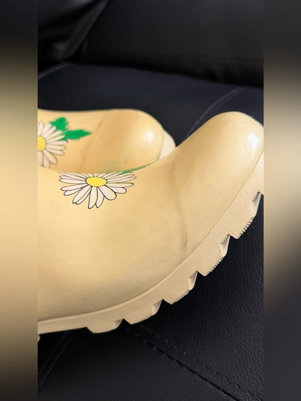 Disney Epcot Floral Butterfly Rubber Yellow Rain Boots Size 9 NWT